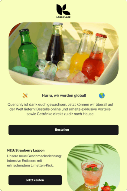 Flaschen in Eis, Text über globale Lieferung und neues Getränk "Strawberry Lagoon" mit Erdbeer- und Limettengeschmack.