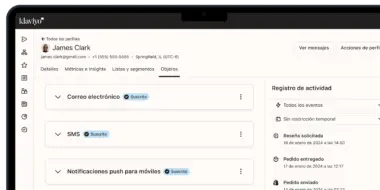 Interfaz de usuario de Klaviyo mostrando el perfil de James Clark con opciones de suscripción a correo electrónico, SMS y notificaciones push.