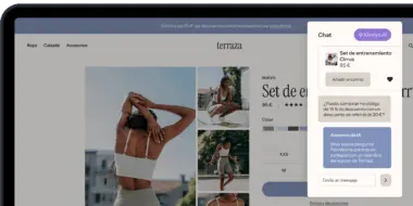 Página web de tienda en línea mostrando un set de entrenamiento llamado "Cirrus" por 95 €. Incluye un chat de asistencia con IA.