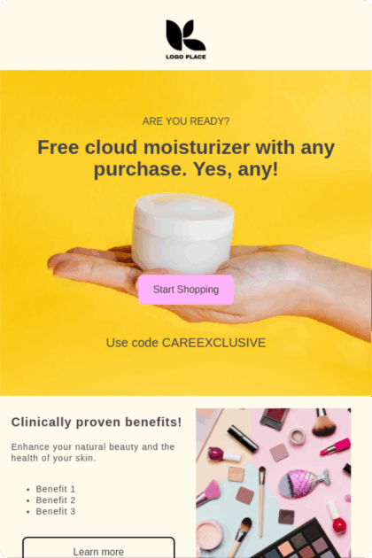 Offre de crème hydratante gratuite avec tout achat. Main tenant un pot de crème. Code promo : CAREEXCLUSIVE. Maquillage en bas.