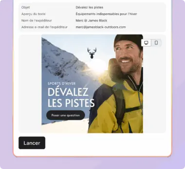 Homme souriant en tenue de ski devant une montagne enneigée. Texte : "Sports d'hiver, dévalez les pistes".