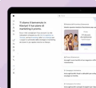 Schermata di un'interfaccia Klaviyo con testo di benvenuto e suggerimenti di marketing. A destra, un modulo d'iscrizione pop-up.